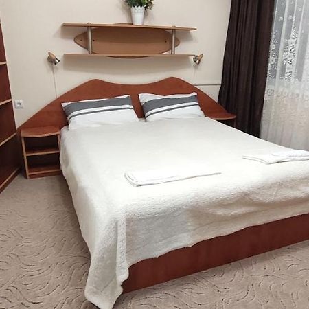 Уютен Апартамент В Търговище - 2 Спални И Кухня Exterior foto